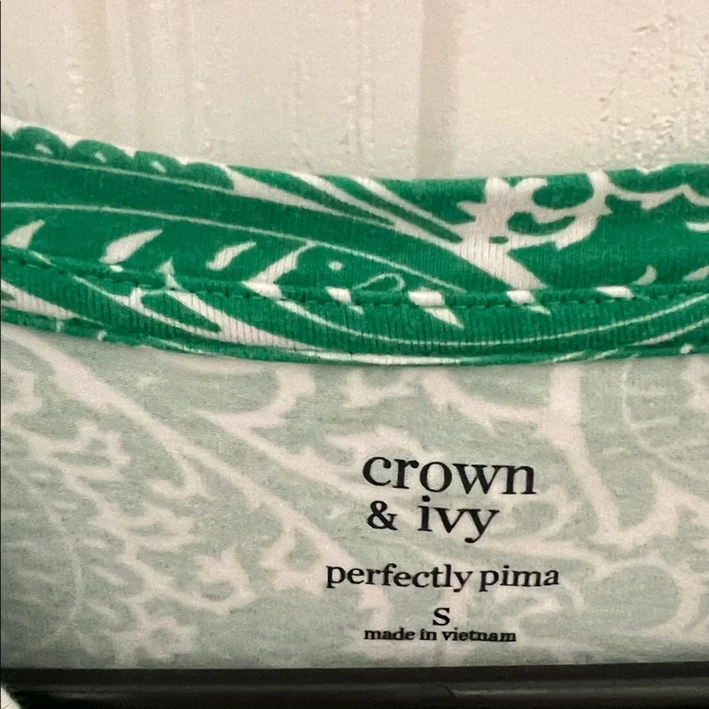 Crown & Ivy Green Paisley Perfect Pima Women's Top Size S - Picture 2 of 4